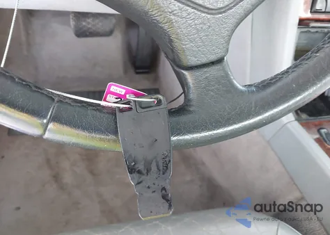 1999 Mercedes-Benz E 320 from USA, damaged, VIN WDBJF65H1XA922865